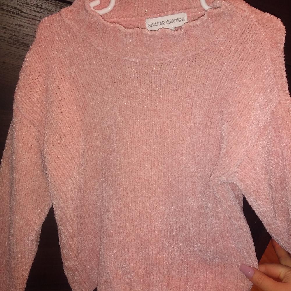 Cute! Soft!❤️🤍 Little Girls sweater good condition barely used !